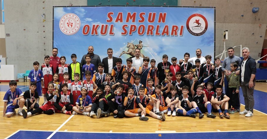 Okullar arası Küçükler Kız/Erkek Futsal İl Birinciliği müsabakaları sone erdi