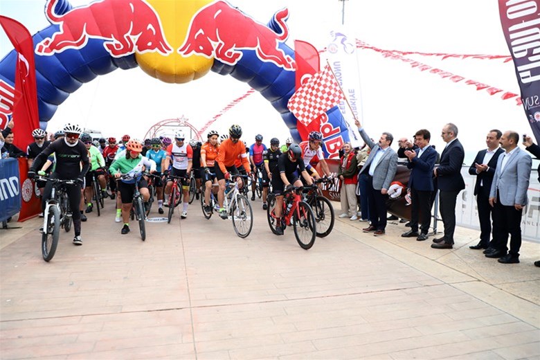 Pedallar Samsun’da madalya için çevrildi