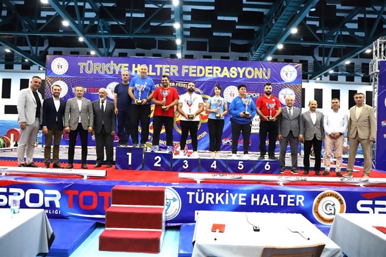 Büyükler Kulüpler Türkiye Halter Şampiyonası’nın açılış seremonisi yapıldı