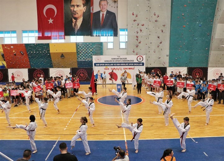 Samsun'da GSB Spor Okulları ve Engelsiz Spor Okulları'nın açılışı, düzenlenen törenle yapıldı.
