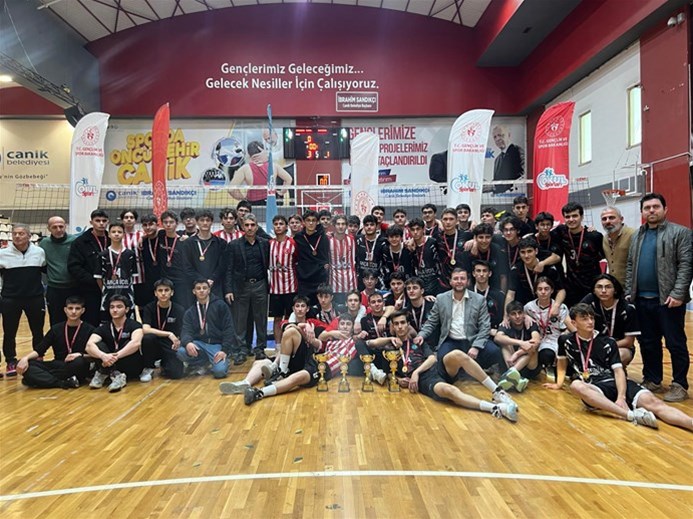 Okul Sporları Genç Erkekler A Voleybol İl Birinciliği sona erdi